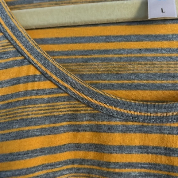 LULAROE Lynnae Gold/Gray Varied Width Striped Tee Shirt, Size Large, EUC. - Picture 4 of 9